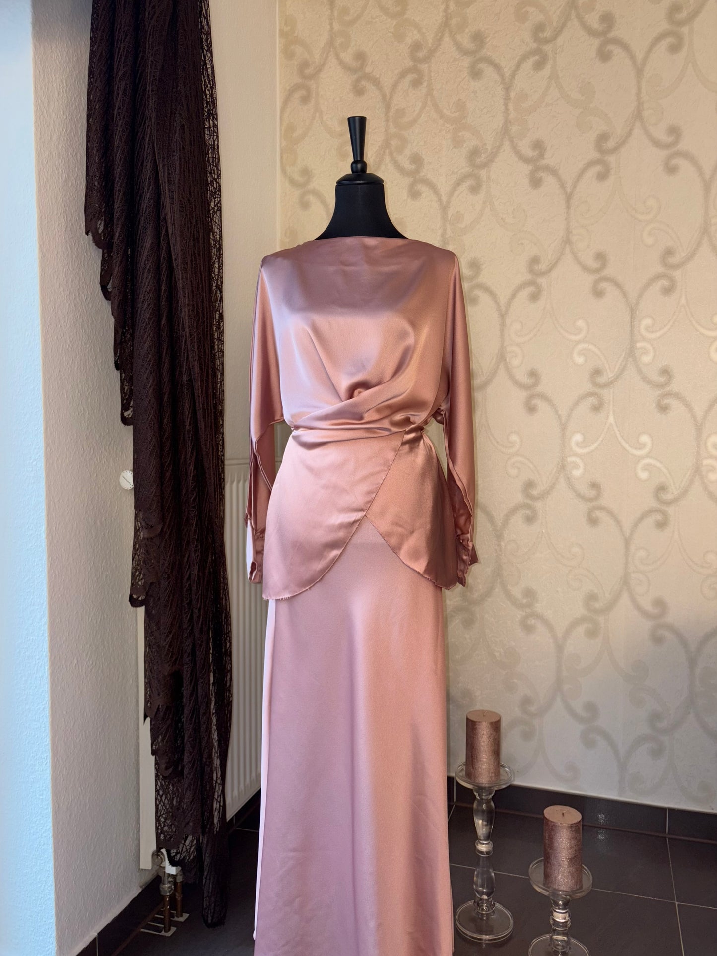 Zweiteiler mit Satinrock