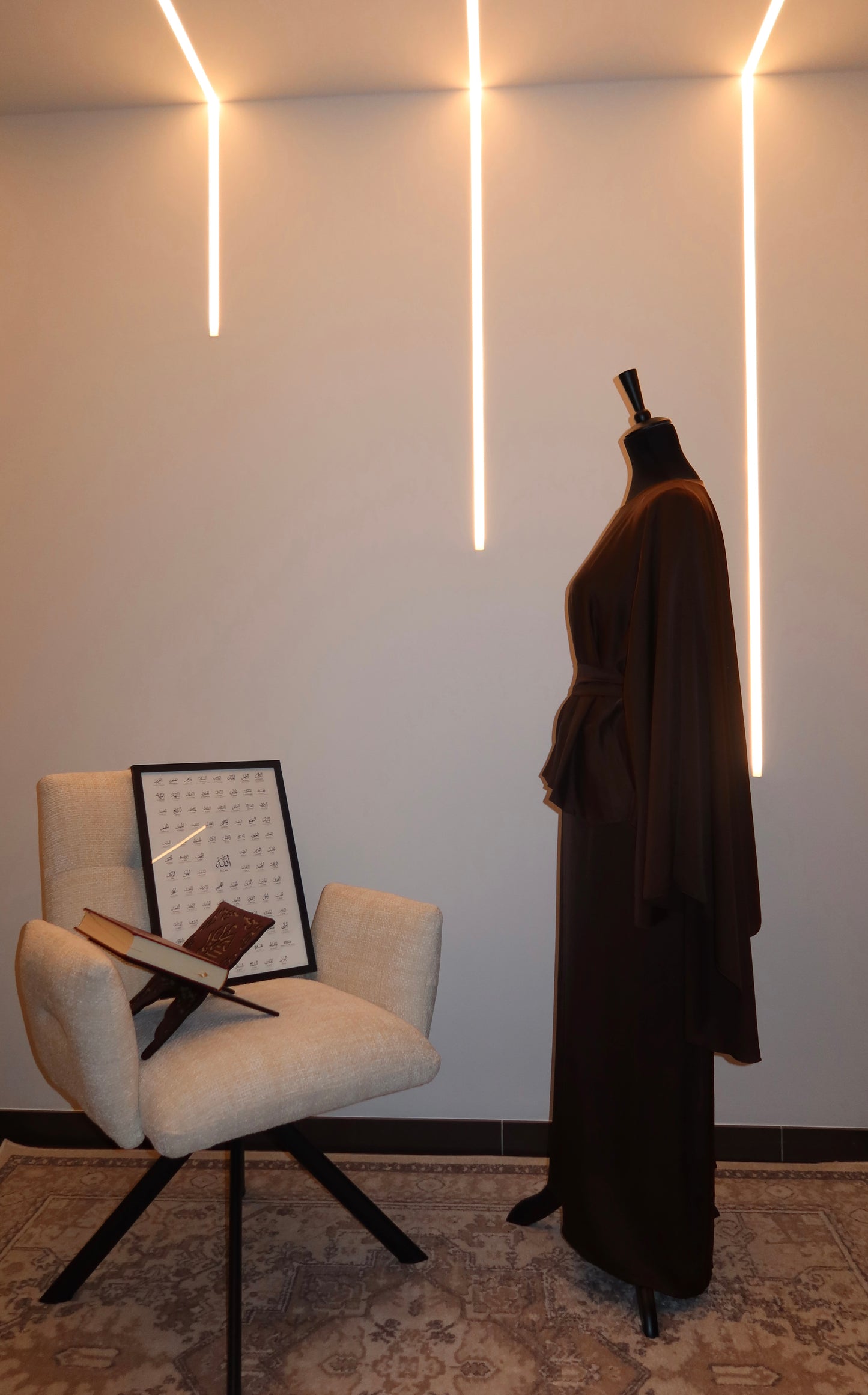 Satinkleid mit Gürtel