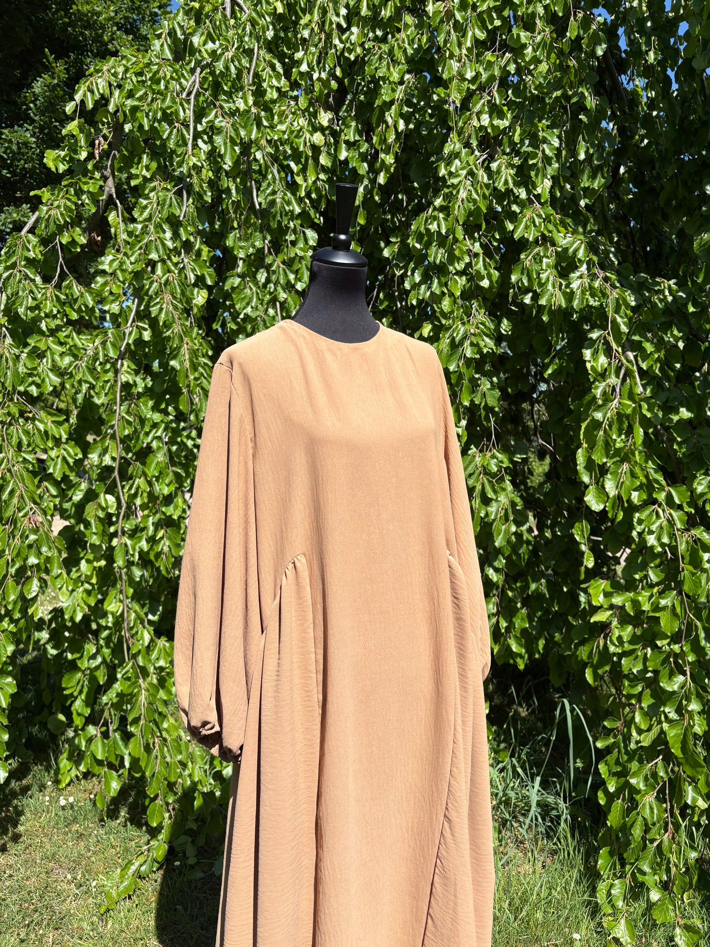 Schlichte, weite Abaya