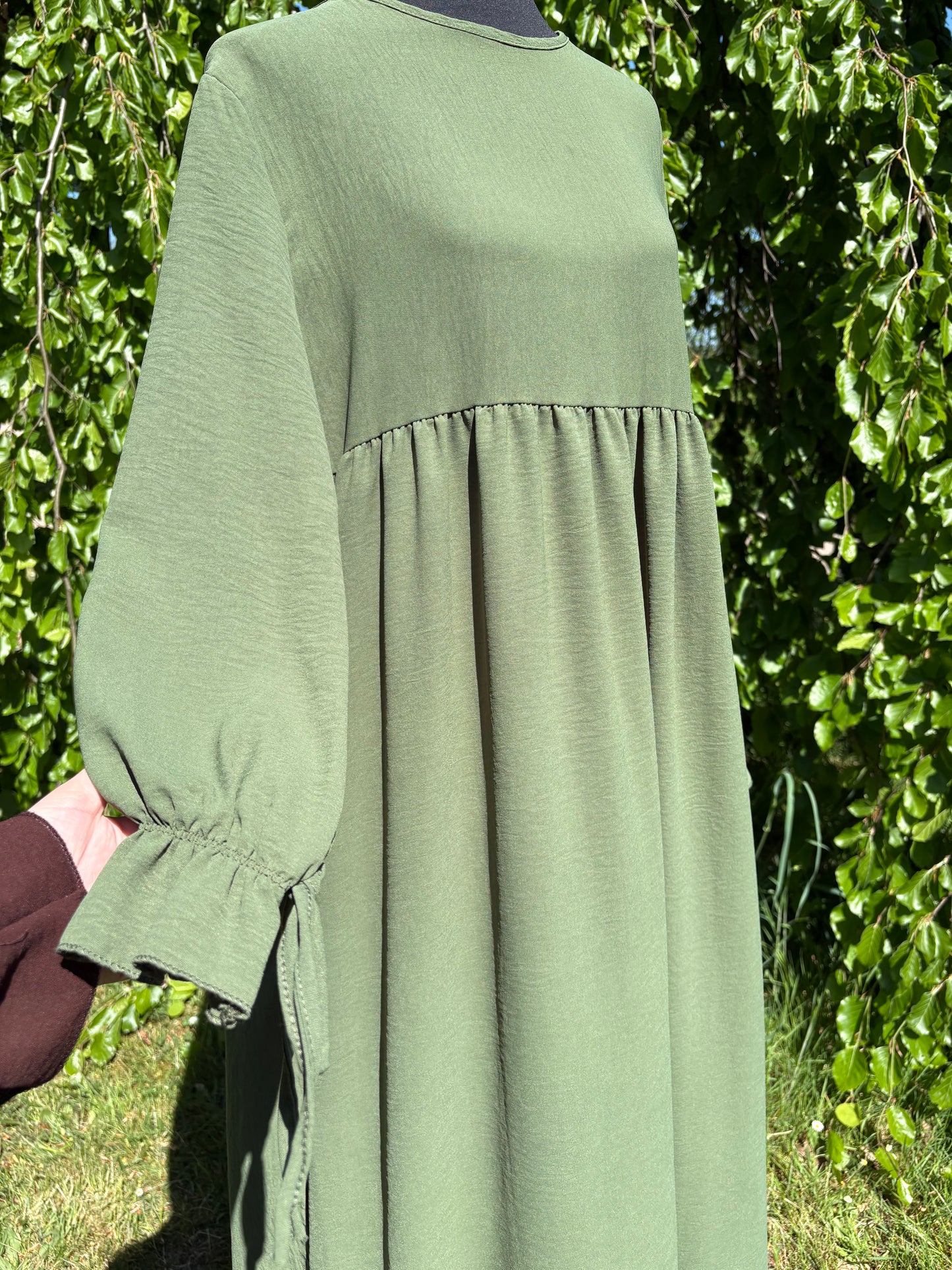 Schlichte Abaya mit Schleifen