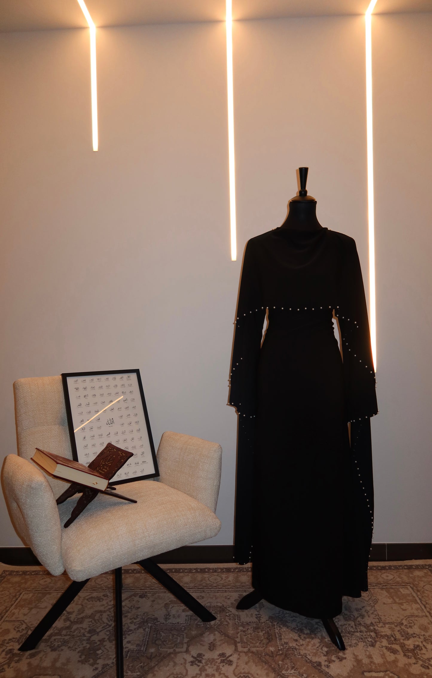 Abaya mit Cape & Steinchen