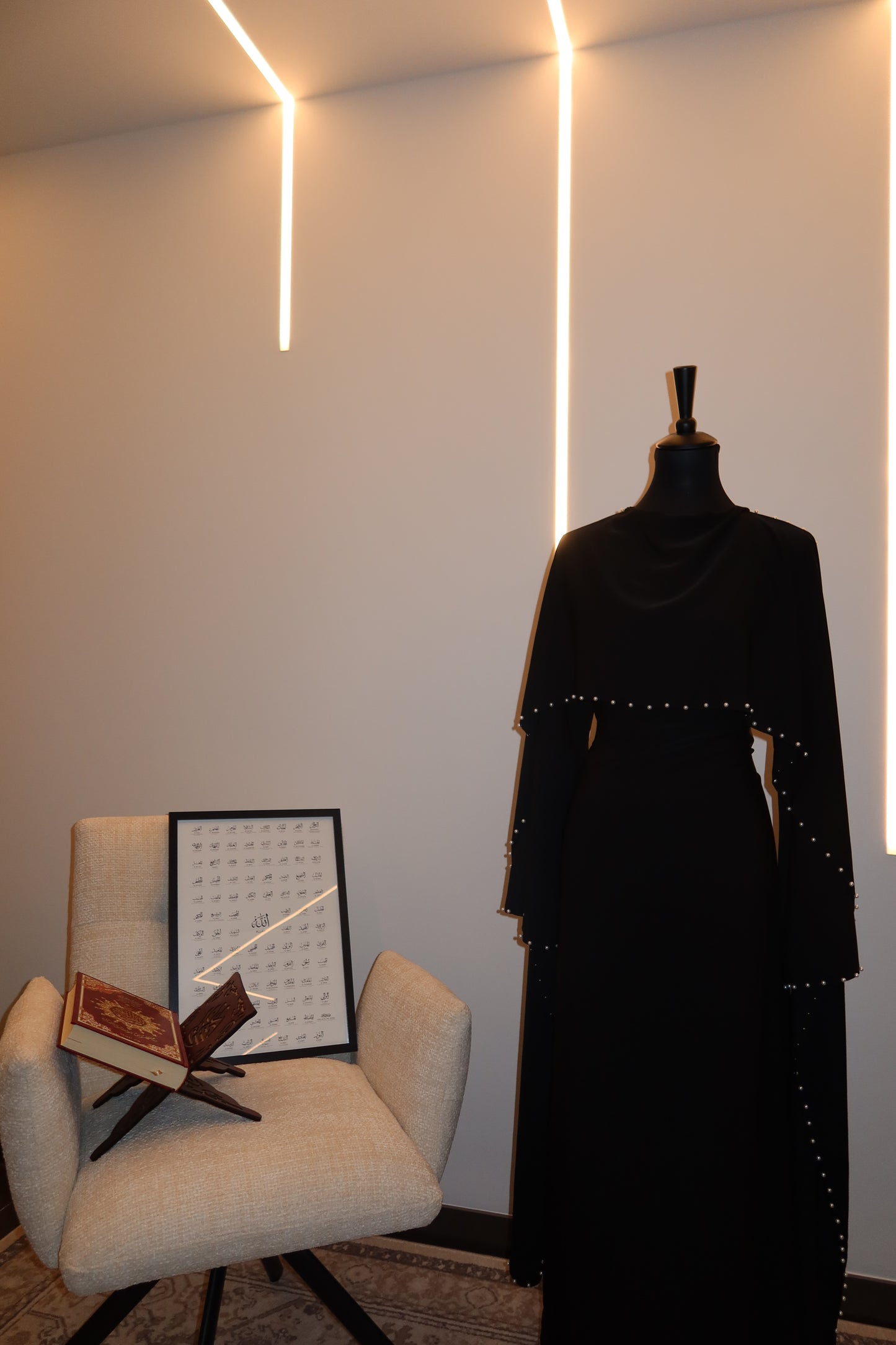 Abaya mit Cape & Steinchen