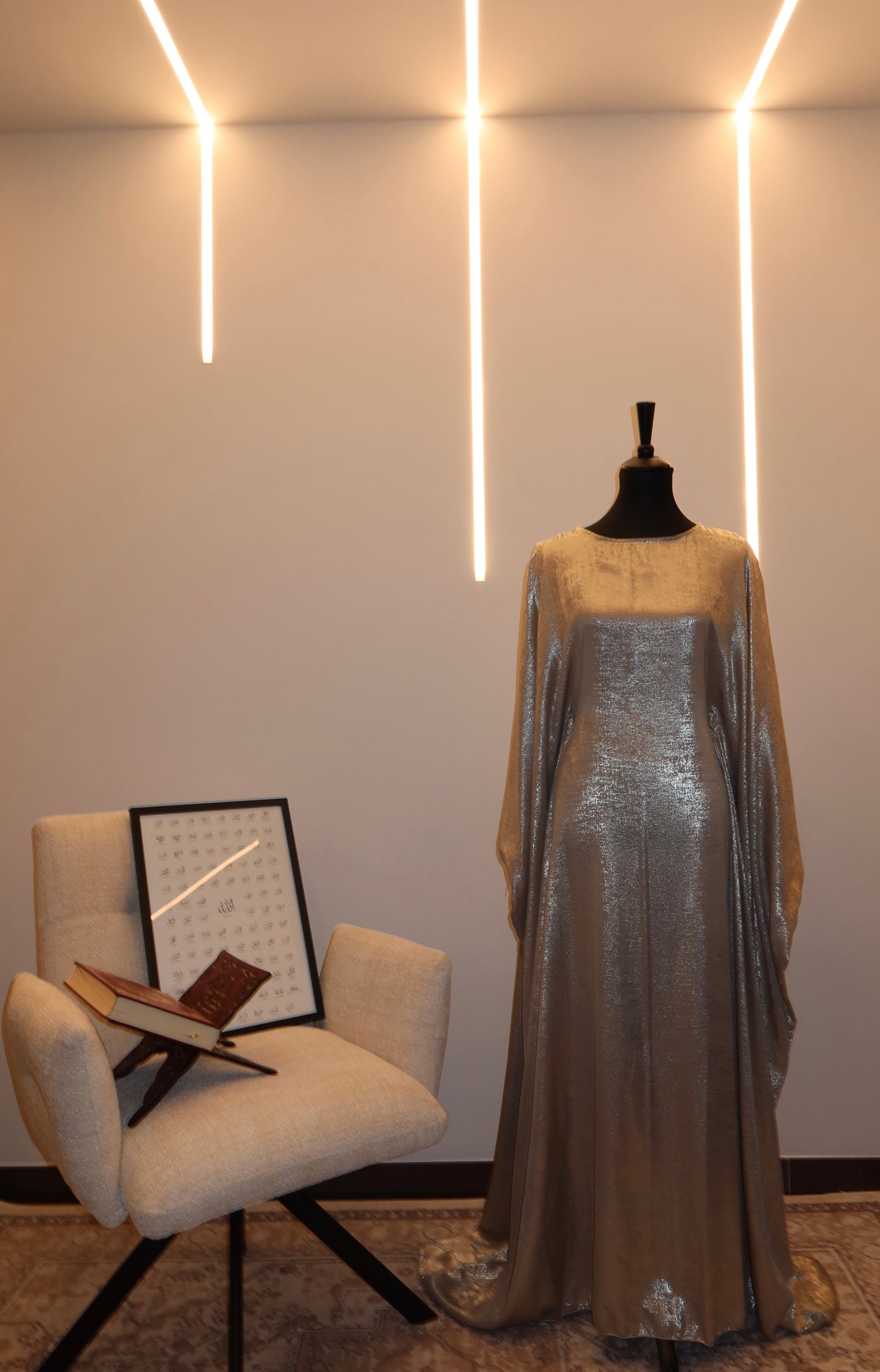 Glänzende Abaya mit Schmetterlingsärmeln