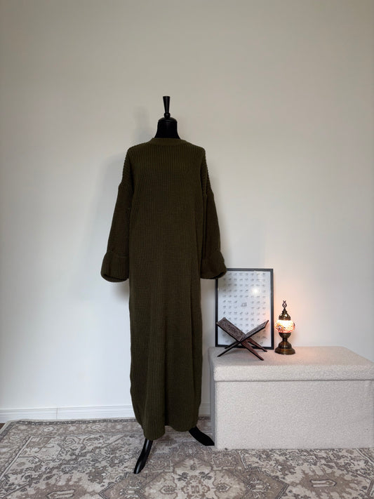 Dickes Maxikleid mit überlappten Ärmeln